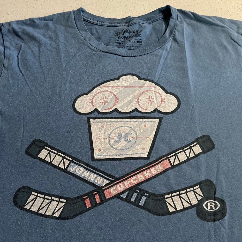 Johnny Cupcakes Hockey Graphic T Shirt Mens Large Blue Crossed Sticks Streetwear